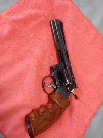 Buenas a todos!! Pongo ala venta revolver colt python de 6 pulgadas en un estado super ajustado i con 131