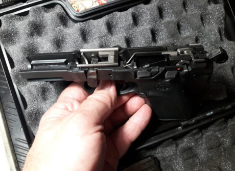 Un amigo pone en venta este equipo completo para iniciarse en IPSC en muy buenas condiciones. No se vende 12