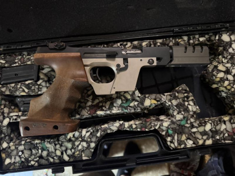 Se vende Walter Gsp expert calibre 22 con maletín dos cargadores 1000 euros portes a cargo del comprador 01
