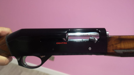 Se vende escopeta Benelli Centro Crio, con cañón de 71 y 5 criochokes. Se vende con funda y maletín incluidos, 01