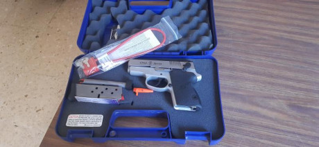 Compro Pistola Smth&wesson Shield en 9mm. 
También podría ser una Glock 43 X ó una Sig Sauer P 365
Guiadas 100