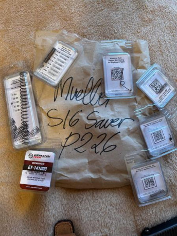 Buenas
Pongo a la venta mi  SIG SAUER P226   Made in Germany ,  con extras  (dos juegos cachas, funda, 50