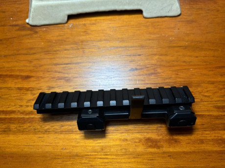 Se vende Picatinny carril para Heckler & Kochmontura de rifle HK940/HK300. Fabricado en Alemania.
Pido 10