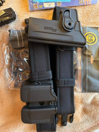 Buenas
Pongo a la venta mi  SIG SAUER P226   Made in Germany ,  con extras  (tres juegos cachas, fundas 60
