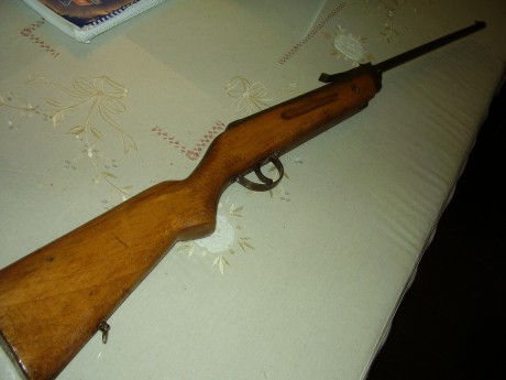 Buenas noches.

Pues resulta que junto a la carabina Hungara ( y entre otras que ya os iré presentando 02