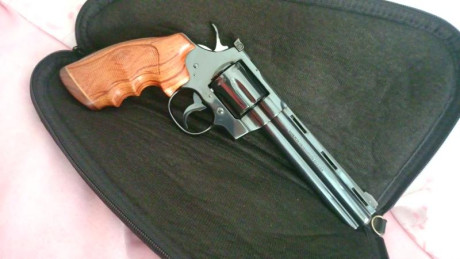 Buenas a todos!! Pongo ala venta revolver colt python de 6 pulgadas en un estado super ajustado i con 21