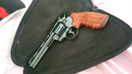 Buenas a todos!! Pongo ala venta revolver colt python de 6 pulgadas en un estado super ajustado i con 20