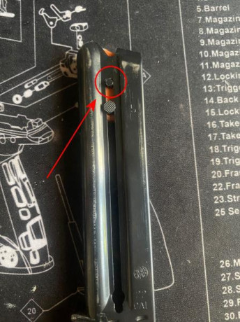 Buenos días compañeros de armas,

Tengo una S&W Modelo 41 que compré de segunda mano y que va bastante 20