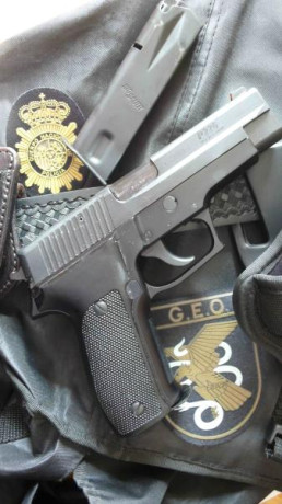 Buenas
Pongo a la venta mi  SIG SAUER P226   Made in Germany ,  con extras  (tres juegos cachas, fundas 80