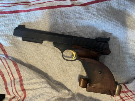 Vendo pistola Browning del calibre 22 para competición y iniciación al tiro, el arma funciona muy bien, 01