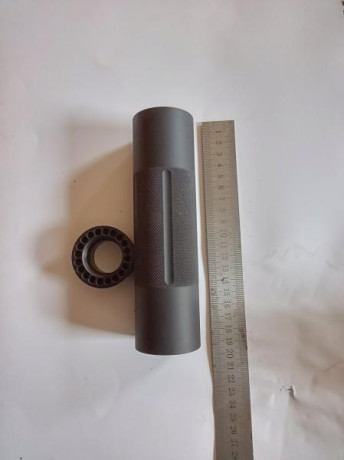 Se vende guardamanos flotante para AR15 está totalmente nuevo 
Es de aluminio y se vende con tuerca de 00