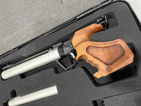 SE VENDE:

 *Pistola Feinwerkbau P44*

 calibre 4.5 mm (.177). Pistola de aire comprimido de un solo disparo 02