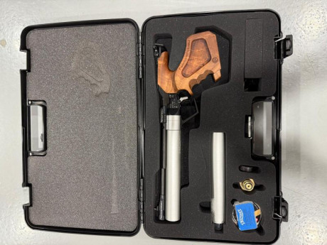 SE VENDE:

 *Pistola Feinwerkbau P44*

 calibre 4.5 mm (.177). Pistola de aire comprimido de un solo disparo 01