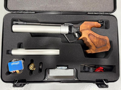 SE VENDE:

 *Pistola Feinwerkbau P44*

 calibre 4.5 mm (.177). Pistola de aire comprimido de un solo disparo 00