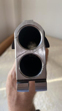 Vendo Browning B 725 proSport, culata de zurdo, un año, ha disparado menos de un cajón, en excelente estado 22