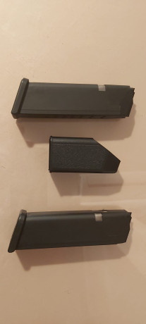 Un compañero vende GLOCK 17 GEN 4, maletín original y dos cargadores. Pistola prácticamente nueva. Precio 00