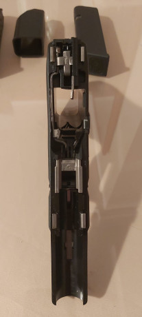 Un compañero vende GLOCK 17 GEN 4, maletín original y dos cargadores. Pistola prácticamente nueva. Precio 11