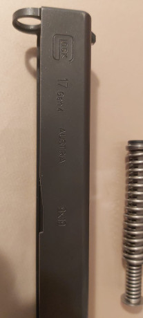 Un compañero vende GLOCK 17 GEN 4, maletín original y dos cargadores. Pistola prácticamente nueva. Precio 10