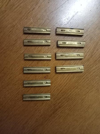 Buenos dias :
Vendo estos dos lotes de peines para el mosqueton Coruña.
De laton, y en muy buen estado 01