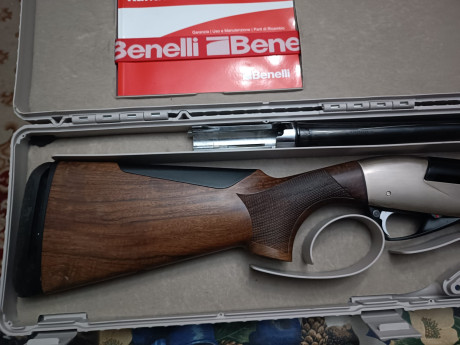 Hola. Un amigo vende el modelo de escopeta mencionado. Está prácticamente nueva y con menos de un cajón 01