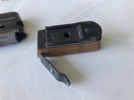 Hola pistoleros 

Se me ha desmontado el cargador de la TS22

Alguno de vosotros puede decirme si me falta 02