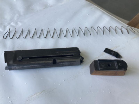Hola pistoleros 

Se me ha desmontado el cargador de la TS22

Alguno de vosotros puede decirme si me falta 00