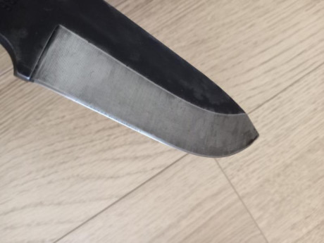 Vendo Cuchillo Schrade Frontier SCHF36, no tiene la pintura original, lleva un pavonado en frio.


 hoja 11