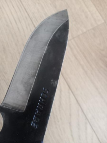 Vendo Cuchillo Schrade Frontier SCHF36, no tiene la pintura original, lleva un pavonado en frio.


 hoja 10