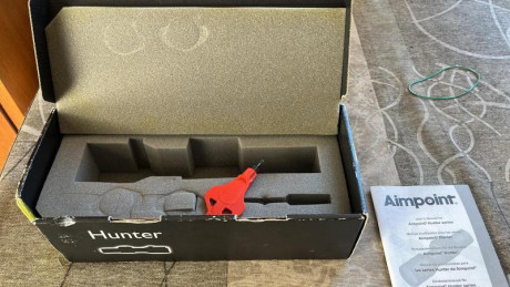 De un amigo, aimpoint h30L con un año y poco 450€ más portes sin anillas,550€ con anillas en provincia 01