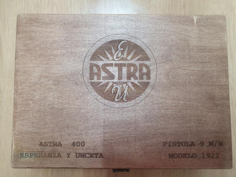 Vendo esta caja artesanal para Astra 400, y una funda para la misma. Las vendo a las dos juntas, pido 01