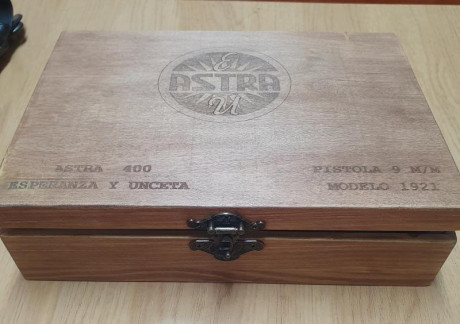 Vendo esta caja artesanal para Astra 400, y una funda para la misma. Las vendo a las dos juntas, pido 00