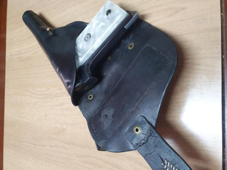 Vendo esta caja artesanal para Astra 400, y una funda para la misma. Las vendo a las dos juntas, pido 12