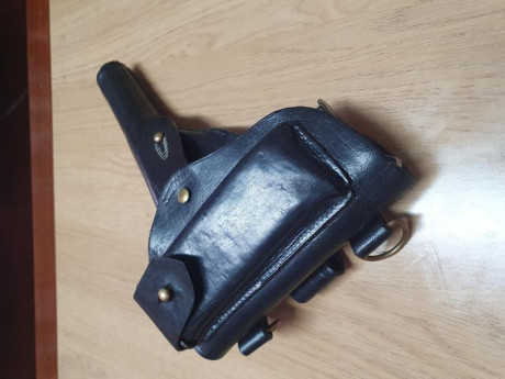 Vendo esta caja artesanal para Astra 400, y una funda para la misma. Las vendo a las dos juntas, pido 11