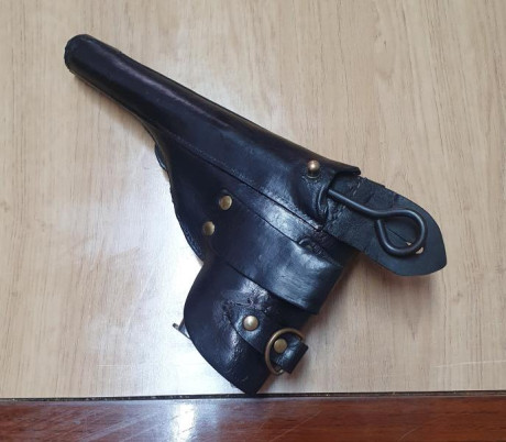 Vendo esta caja artesanal para Astra 400, y una funda para la misma. Las vendo a las dos juntas, pido 10