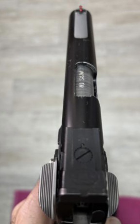 Se ofrece una magnífica pistola STI APEIRO cal. 40SW cañón  pesado de 5” calibre 40SW en IPSC es factor 10