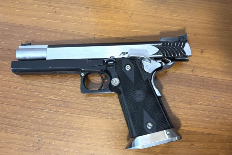 Se ofrece una magnífica pistola STI APEIRO cal. 40SW cañón  pesado de 5” calibre 40SW en IPSC es factor 21