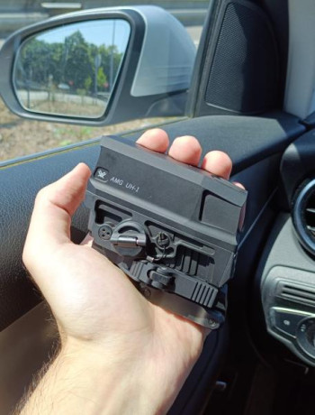 Buenas,

Se vende este excelente visor, con su caja original y garantía. Prácticamente sin usar. Al ser 01