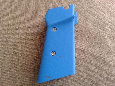 Buenos días compañeros de armas,

Tengo una S&W Modelo 41 que compré de segunda mano y que va bastante 140