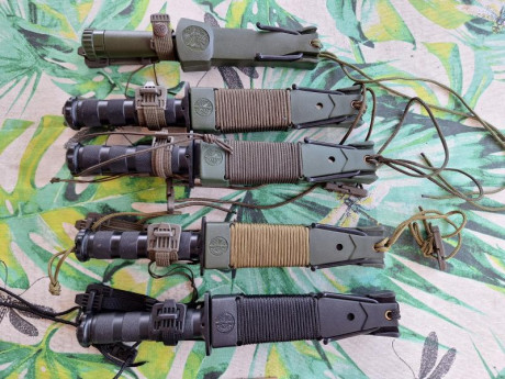 Buenas tardes compañeros,

Pongo a la venta estos cuchillos de la casa Aitor antiguos, nuevos, sin uso.

Portes 40