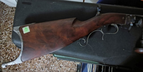 Vendo rifle Underhammer cal 40 con cañón Wilson . Entrego turquesa Hensel y maleta. Precio 800€. El arma 01