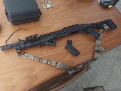 Vendo Mossberg 500 Tactical Cruiser del calibre 12. Está nueva, sin uso. Se incluye el guardamanos y empuñadura 00