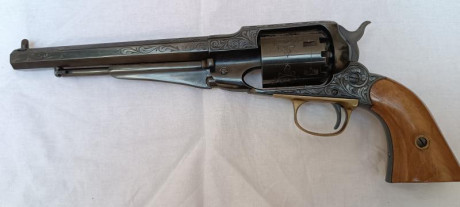 Vendo revolver de avancarga de fabricación española -Santa Bárbara-
Está totalmente grabado tanto el armazón 01