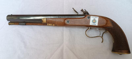 Vendo pistola de avancarga con sistema de ignición de pedernal y cañón liso.
Fabricada por la casa LR 00