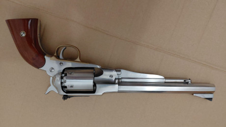 Vendo revolver UBERTI REMINGTON 1858 NEW MODEL TARGET INOX
Modelo con  alza regulable. Calibre 44, en 01