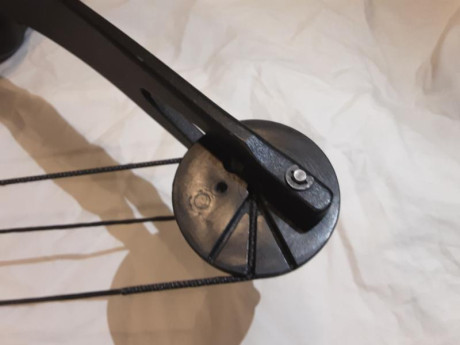 Vendo arco modelo "Brown Bear EL" en excelente estado. Potencia: 50lb. Todas las partes del 10