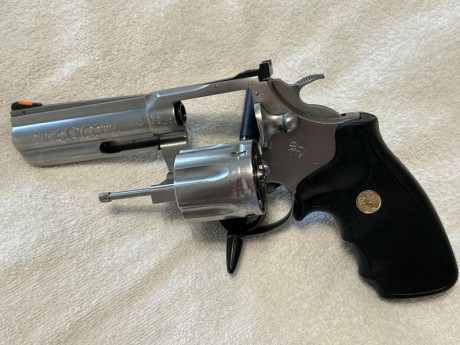 Revólver Colt King Cobra .357 Inoxidable de 4 pulgadas en impecable estado
Pongo a la venta este magnífico 02