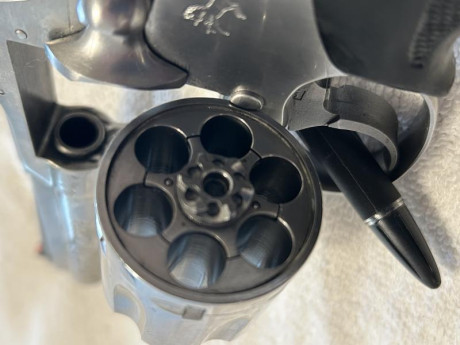 Revólver Colt King Cobra .357 Inoxidable de 4 pulgadas en impecable estado
Pongo a la venta este magnífico 01
