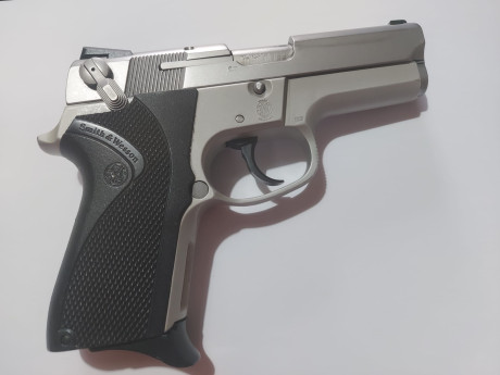 Se pone a la venta pistola semiautomática Smith & Wesson 6906, en calibre 9mm  Parabellum. El arma 80