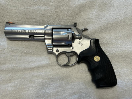 Revólver Colt King Cobra .357 Inoxidable de 4 pulgadas en impecable estado
Pongo a la venta este magnífico 12