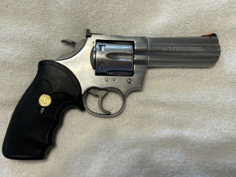Revólver Colt King Cobra .357 Inoxidable de 4 pulgadas en impecable estado
Pongo a la venta este magnífico 11